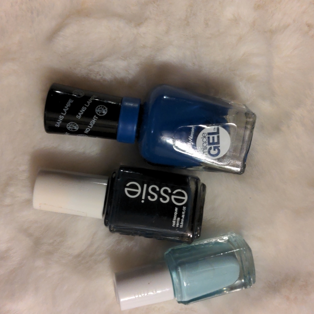Free 3PCS 💅Essie +Sally Hansen 💅 nail polish 💅